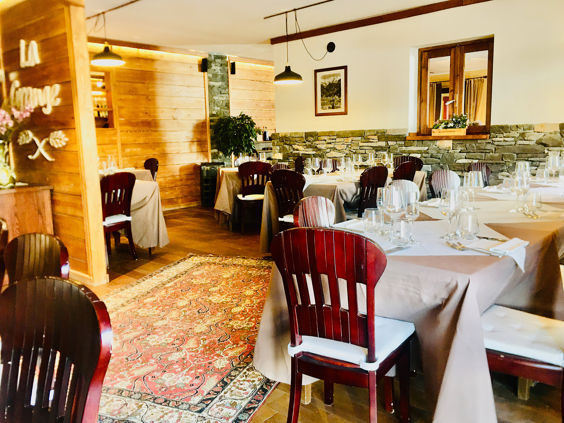 La Grange restaurant Book Chalet du Lys Hotel & SPA